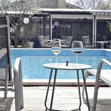 Boutique Mobile Homes Ulikarovinj (adults Only) База отдыха